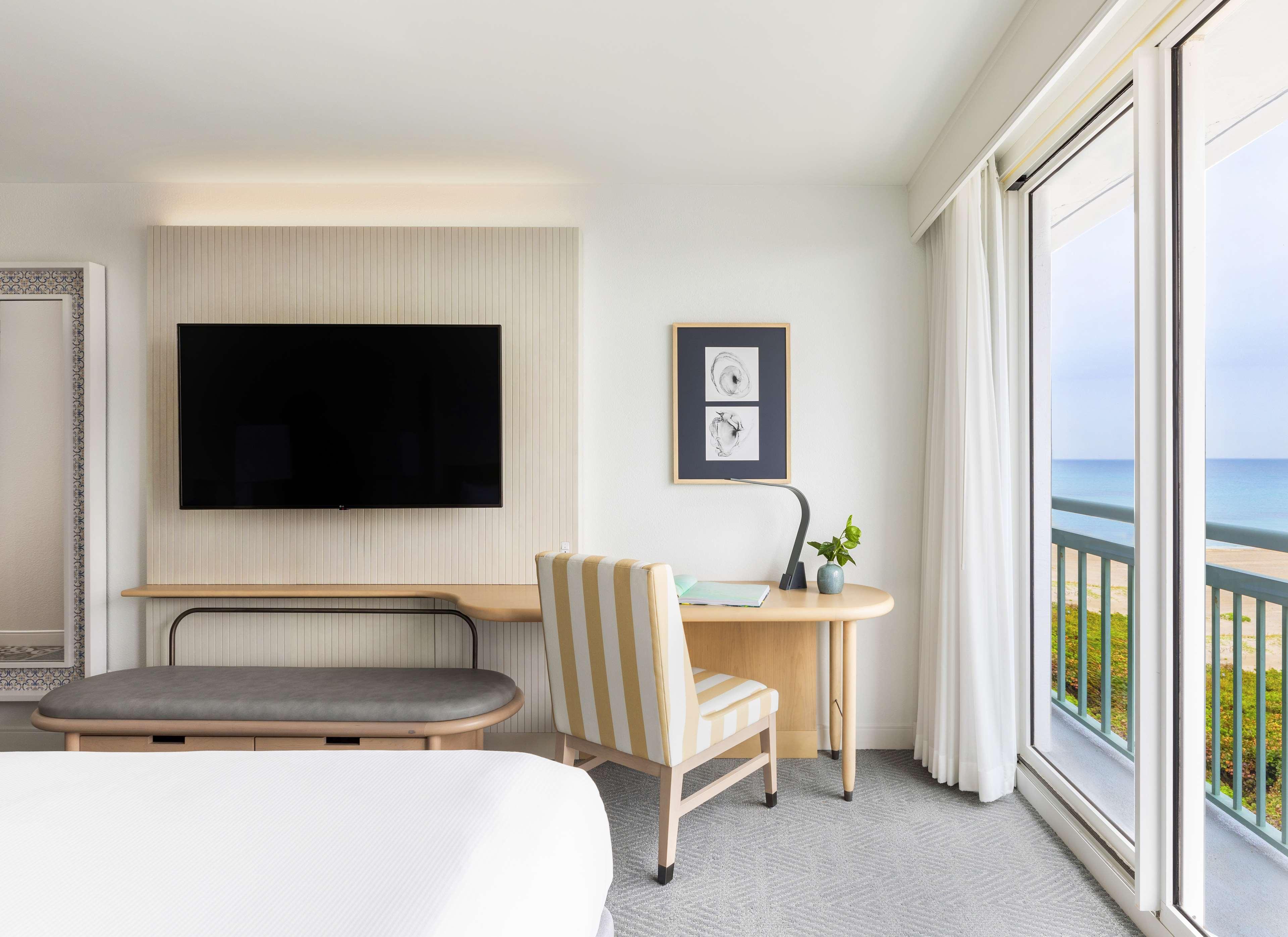 The Singer Oceanfront Resort, Curio Collection By Hilton Riviera Beach Zewnętrze zdjęcie