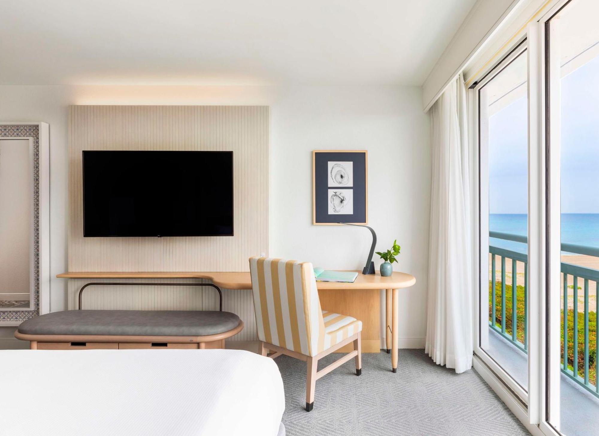 The Singer Oceanfront Resort, Curio Collection By Hilton Riviera Beach Zewnętrze zdjęcie