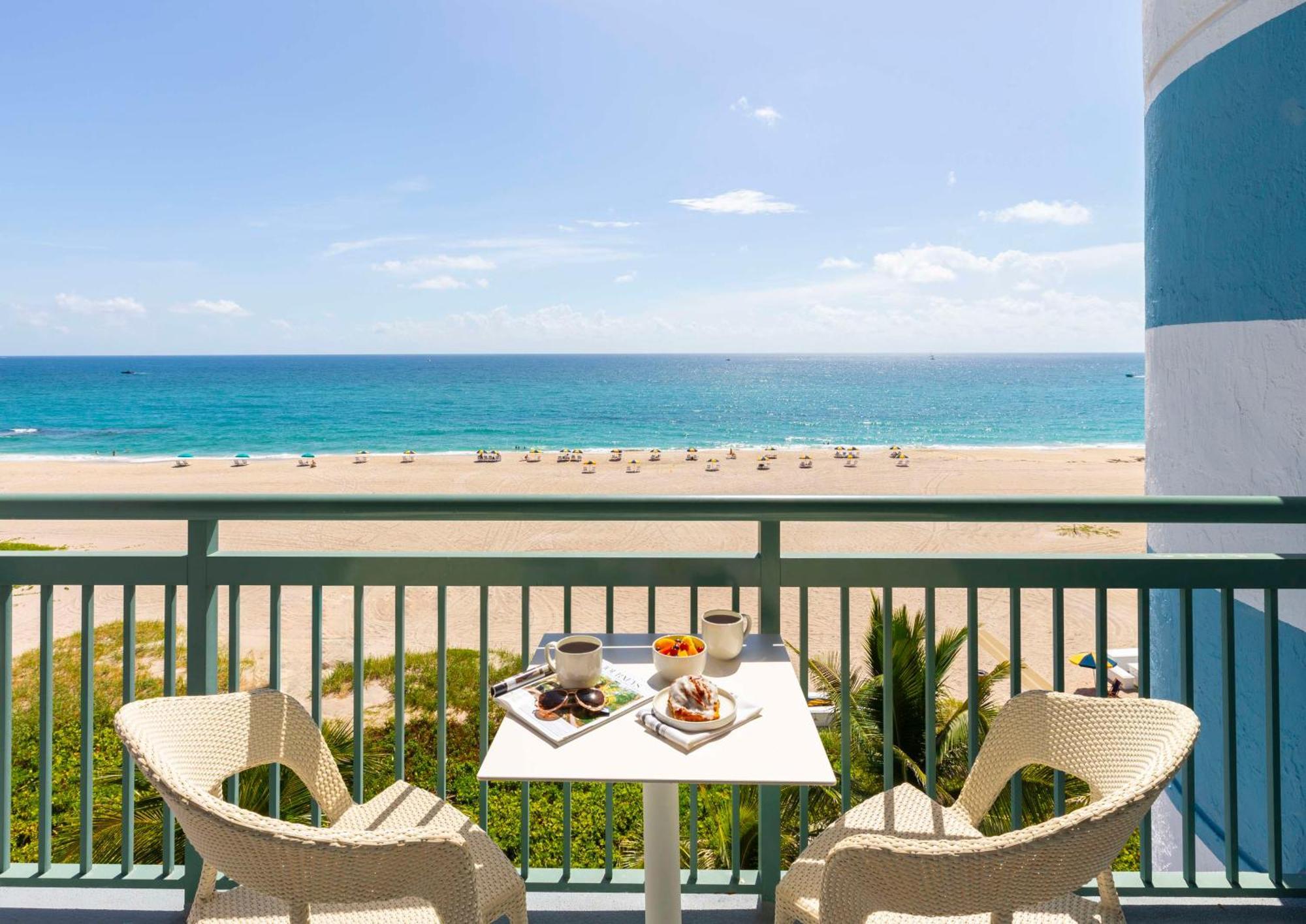 The Singer Oceanfront Resort, Curio Collection By Hilton Riviera Beach Zewnętrze zdjęcie