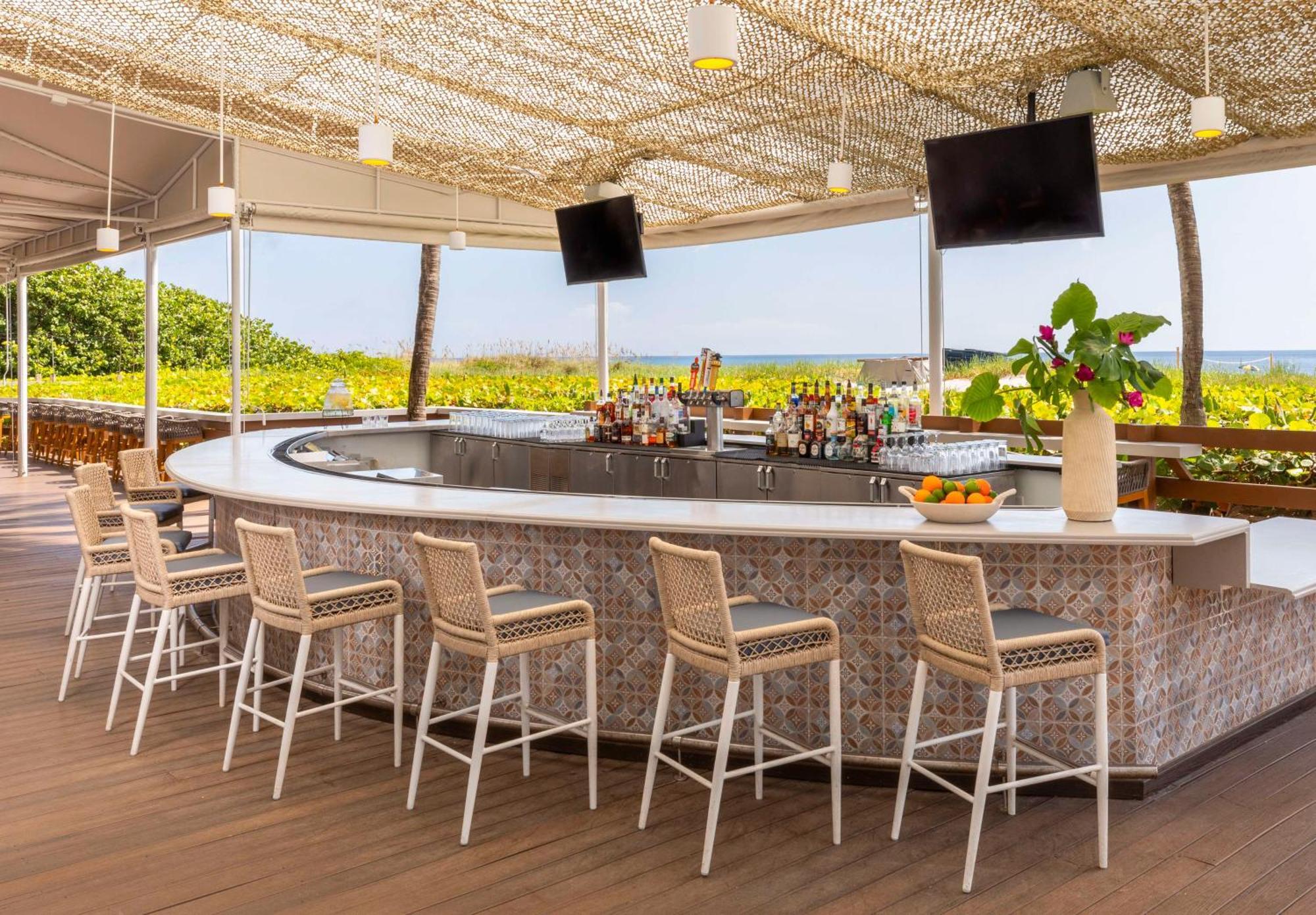 The Singer Oceanfront Resort, Curio Collection By Hilton Riviera Beach Zewnętrze zdjęcie