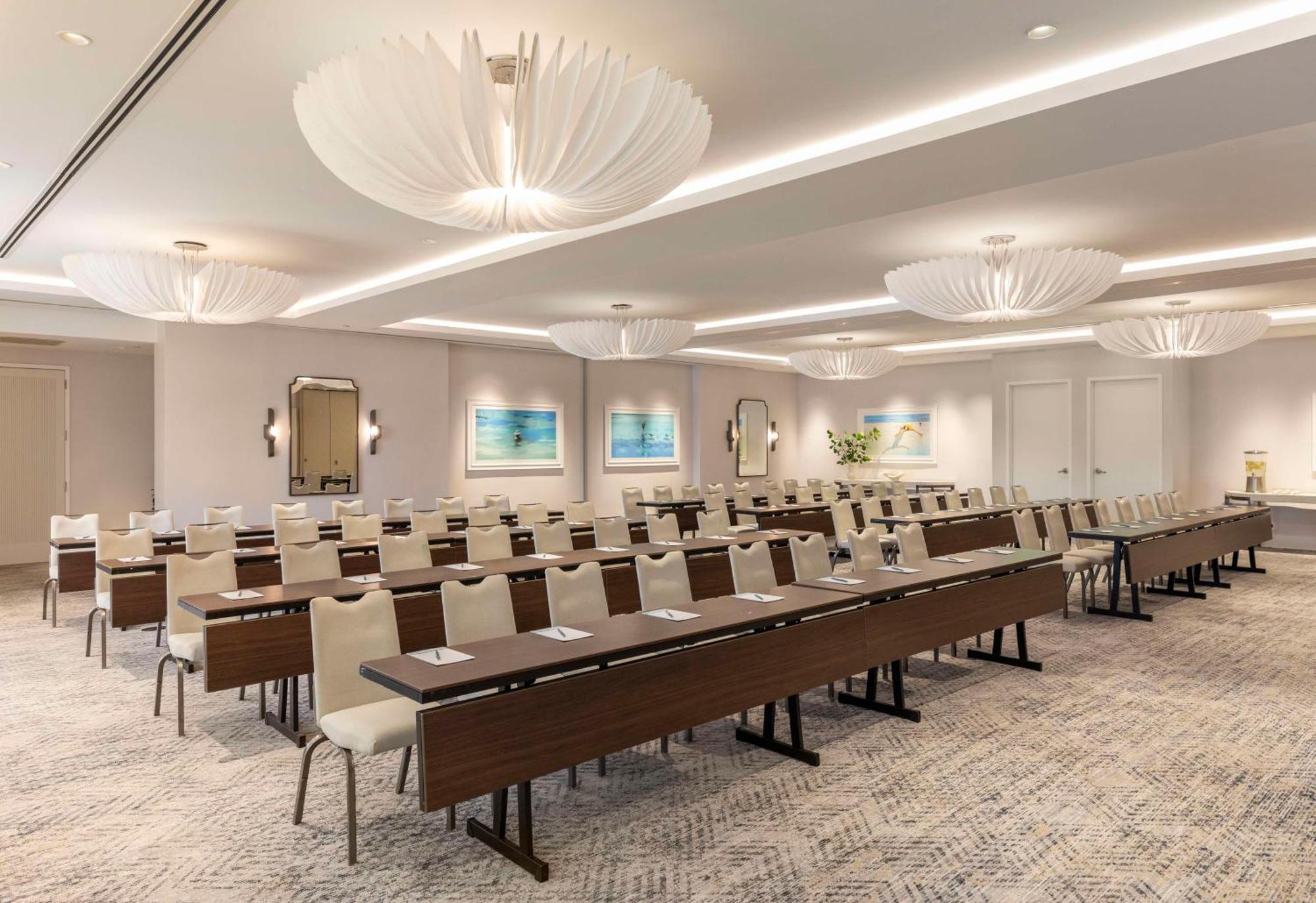 The Singer Oceanfront Resort, Curio Collection By Hilton Riviera Beach Zewnętrze zdjęcie