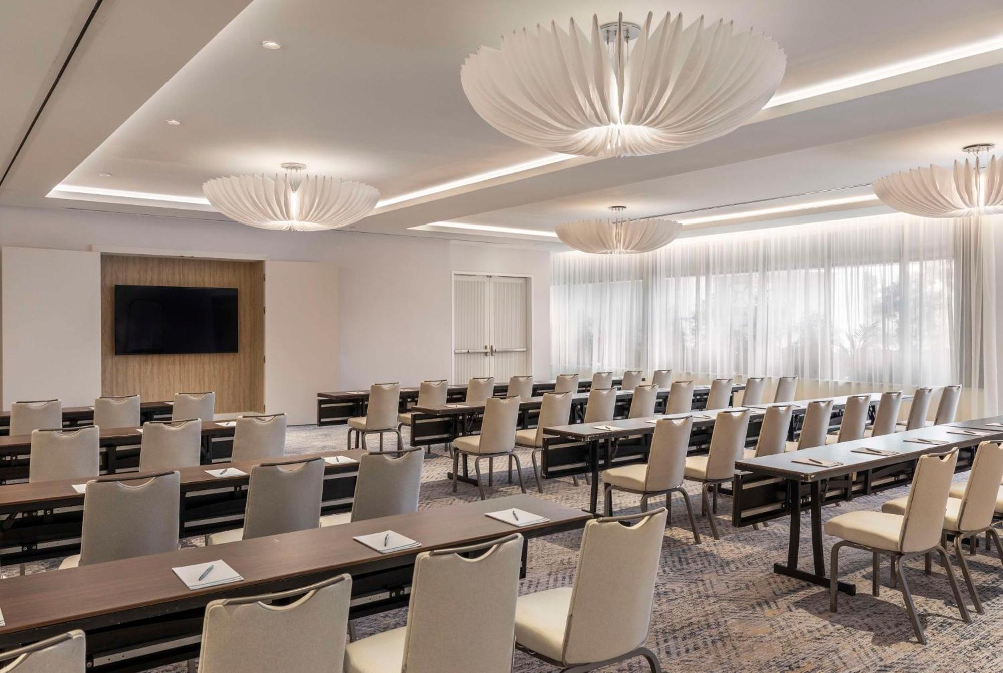 The Singer Oceanfront Resort, Curio Collection By Hilton Riviera Beach Zewnętrze zdjęcie
