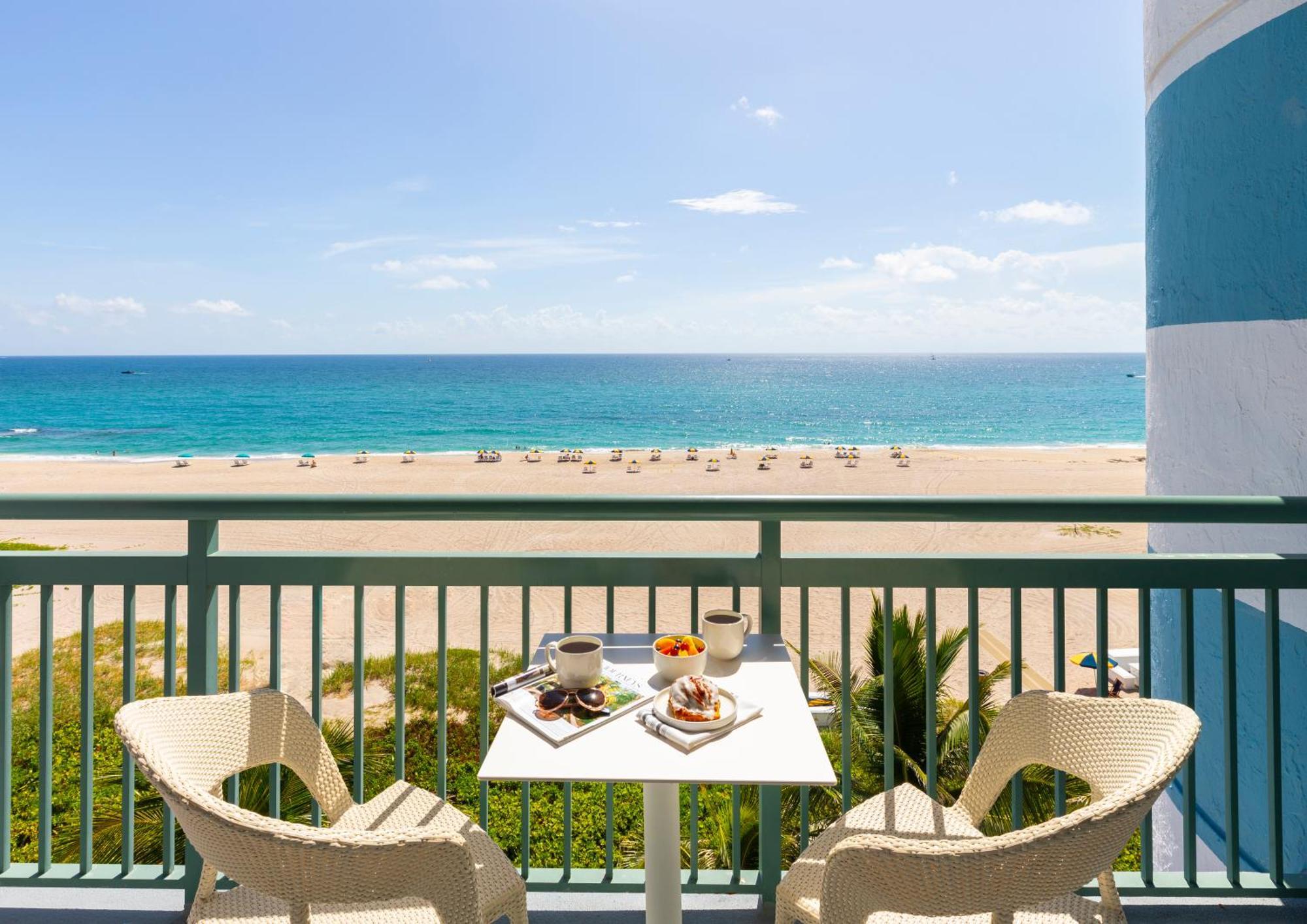 The Singer Oceanfront Resort, Curio Collection By Hilton Riviera Beach Zewnętrze zdjęcie